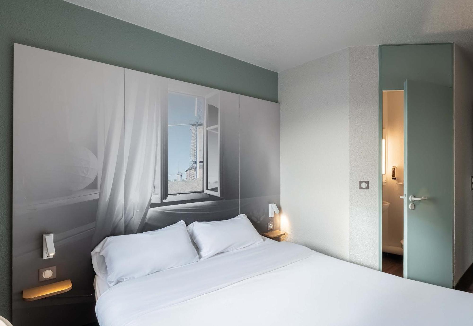 B&B Hotel Lille Lezennes Stade Pierre Mauroy Bagian luar foto