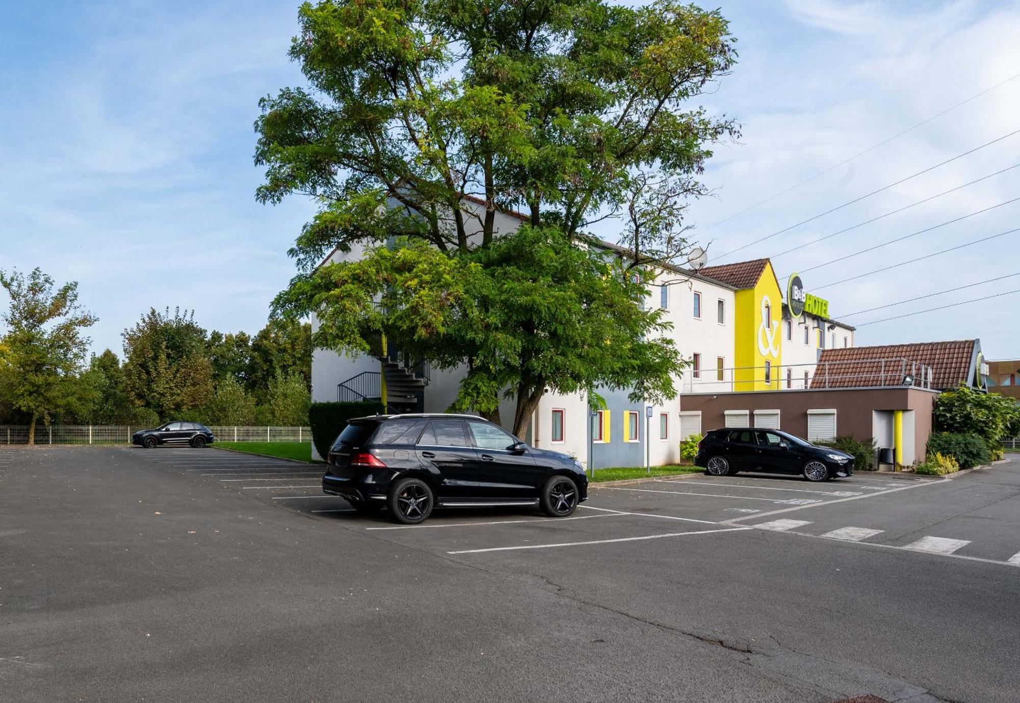 B&B Hotel Lille Lezennes Stade Pierre Mauroy Bagian luar foto