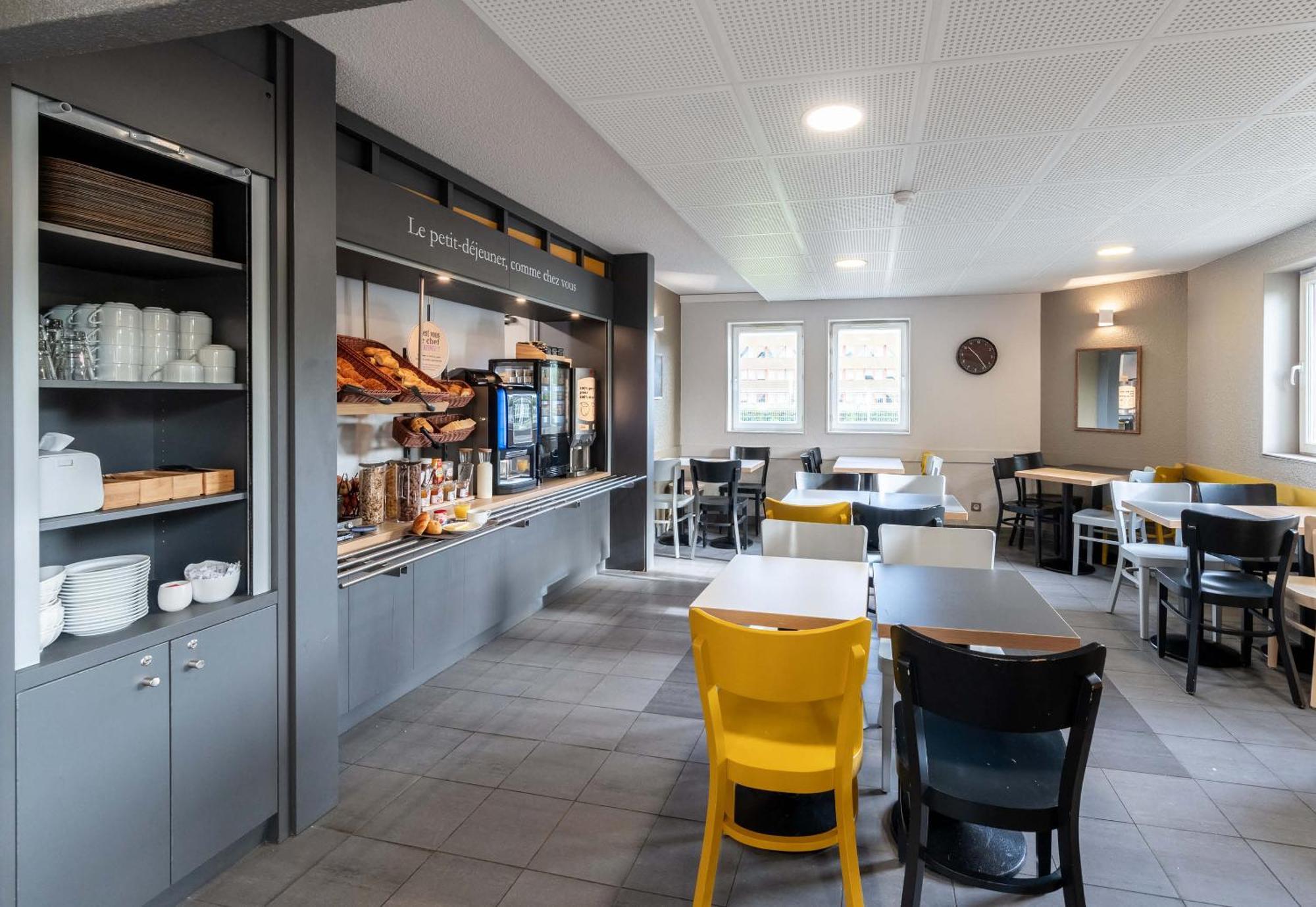 B&B Hotel Lille Lezennes Stade Pierre Mauroy Bagian luar foto