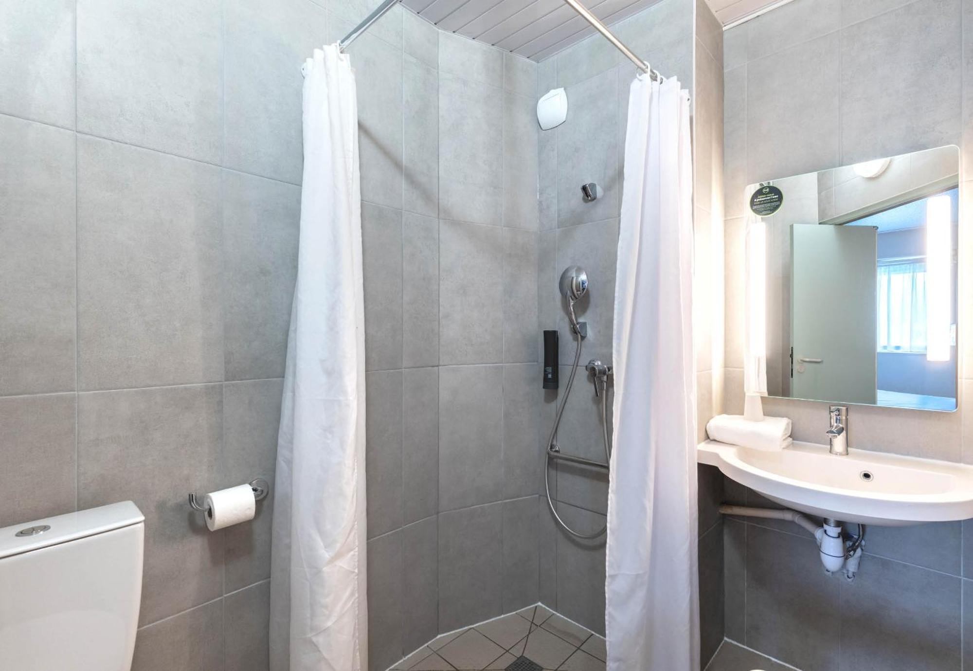 B&B Hotel Lille Lezennes Stade Pierre Mauroy Bagian luar foto