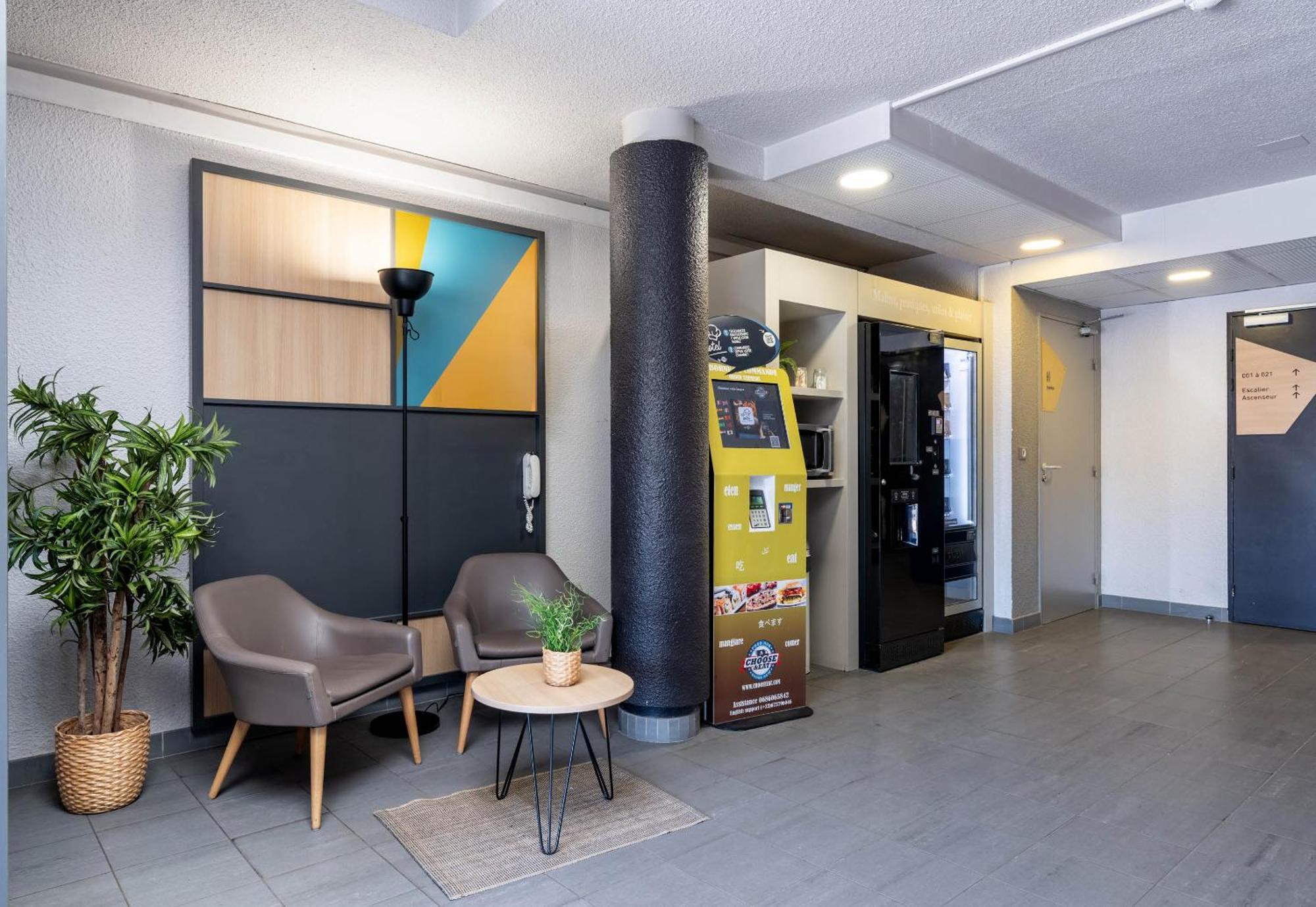 B&B Hotel Lille Lezennes Stade Pierre Mauroy Bagian luar foto