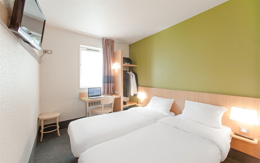 B&B Hotel Lille Lezennes Stade Pierre Mauroy Bagian luar foto