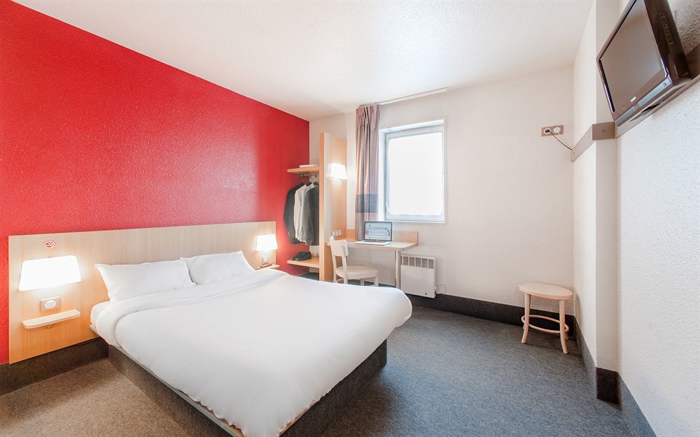 B&B Hotel Lille Lezennes Stade Pierre Mauroy Bagian luar foto